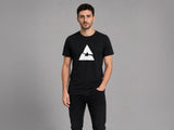 Tee - MoodLag_ Basic E — T-shirt MOODLAG noir porté par un homme, vue 4, porté homme