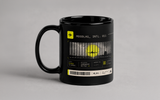 Mug - Mental Layover_ (B) — détail du motif billet d'embarquement jaune et noir MLG INTL 001