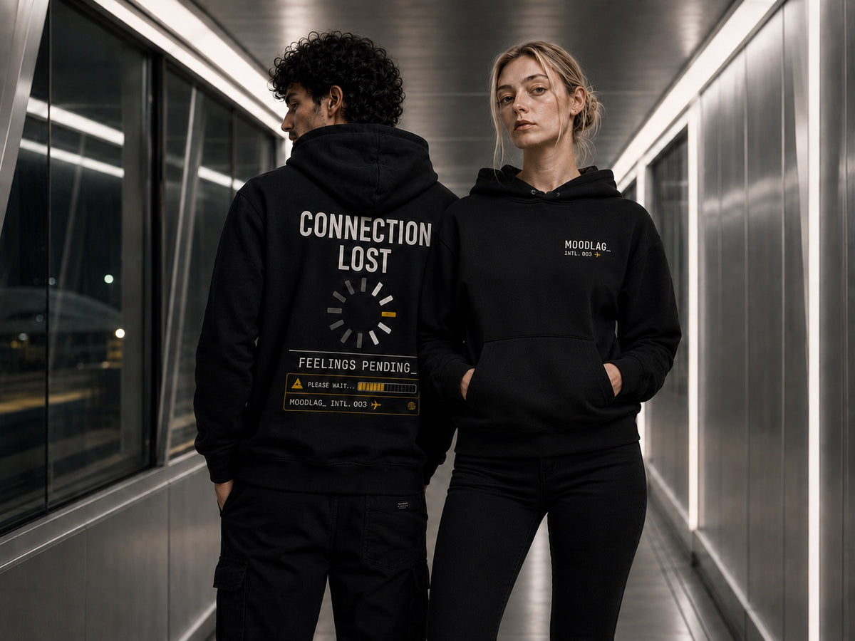 Hoodie - Connection Lost_ — hoodie noir porté de dos par un duo, vue 2, hero