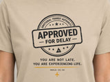 Tee - Approved for Delay — T-shirt MOODLAG, vue 4, détail impression